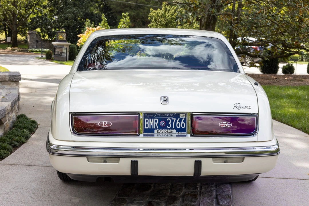 1990 Buick Riviera 4th-7th Gen - Image 7 of 31