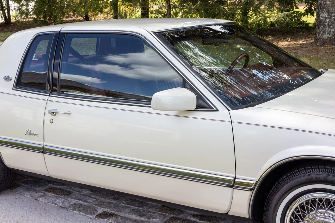 1990 Buick Riviera 4th-7th Gen - Image 26 of 31