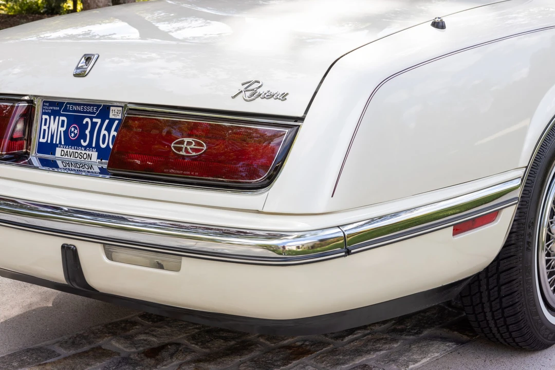 1990 Buick Riviera 4th-7th Gen - Image 30 of 31