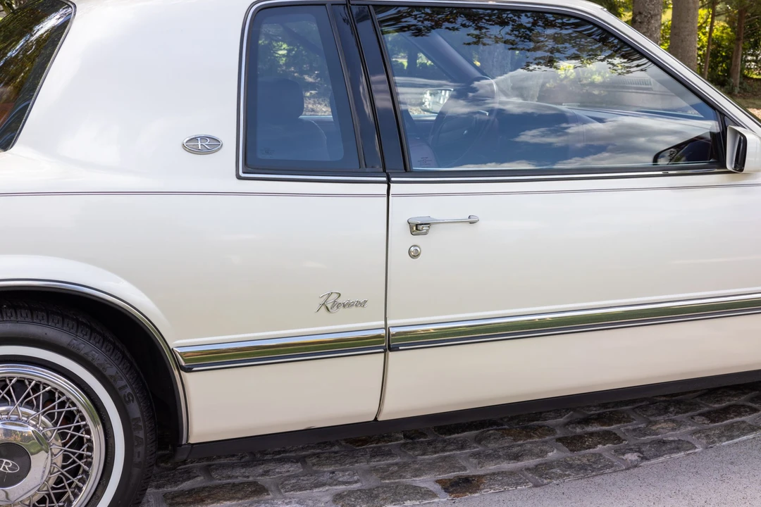 1990 Buick Riviera 4th-7th Gen - Image 27 of 31
