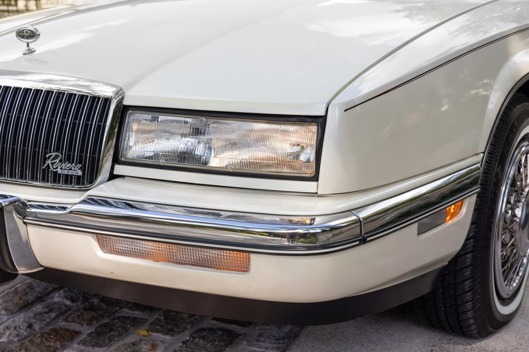 1990 Buick Riviera 4th-7th Gen - Image 19 of 31
