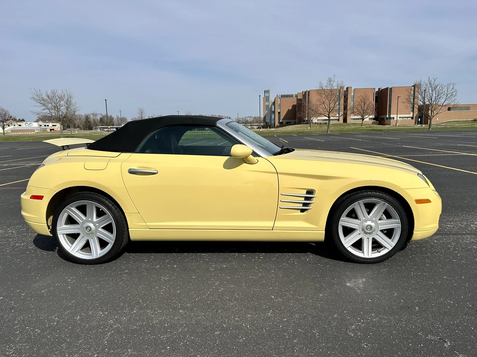 2005 Chrysler Crossfire - Image 24 of 31