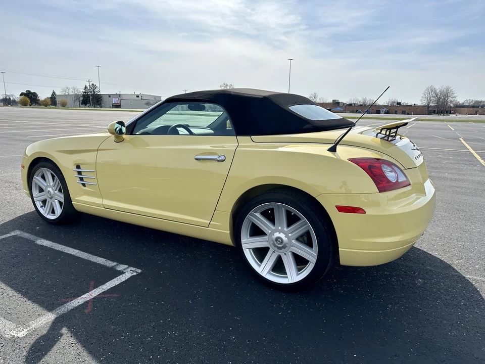 2005 Chrysler Crossfire - Image 10 of 31