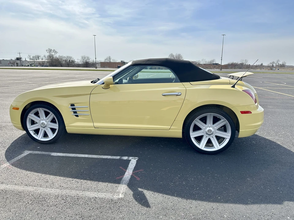 2005 Chrysler Crossfire - Image 9 of 31