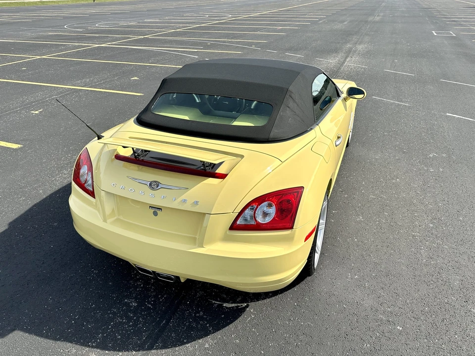 2005 Chrysler Crossfire - Image 17 of 31