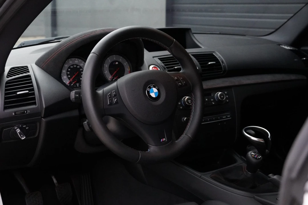 2011 BMW 1M - Image 5 of 8