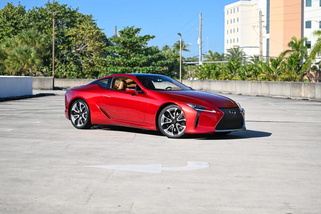 2018 Lexus LC - Image 12 of 31