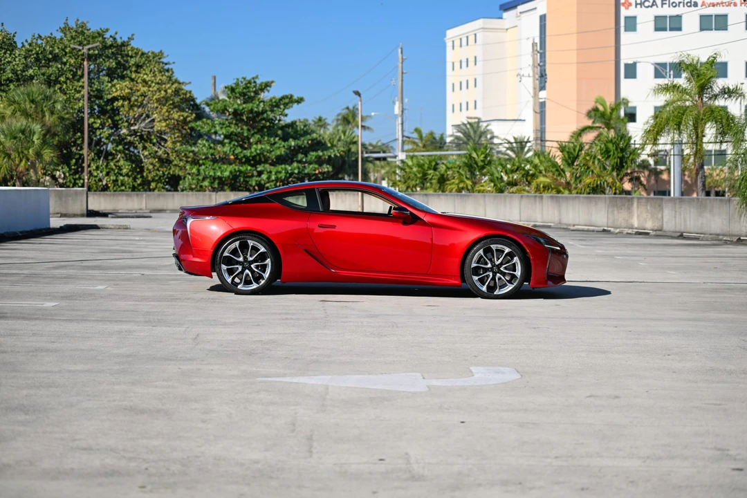 2018 Lexus LC - Image 16 of 31