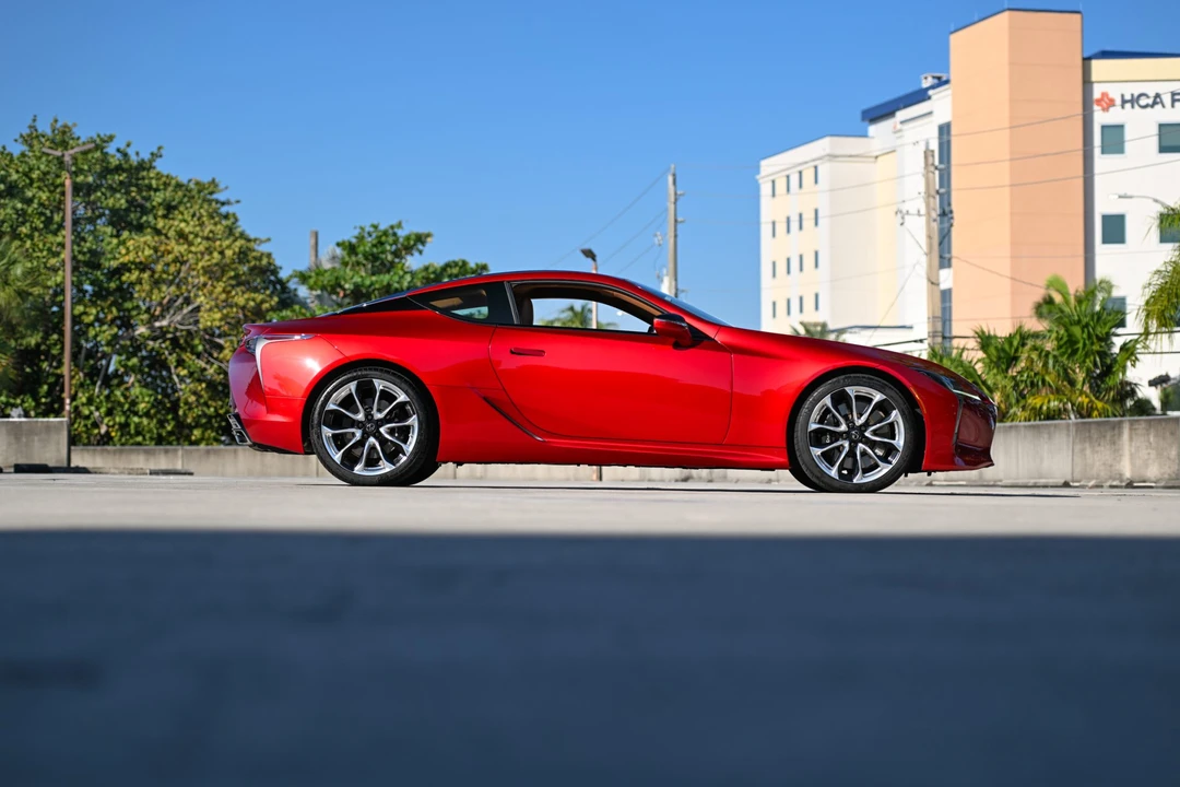 2018 Lexus LC - Image 17 of 31