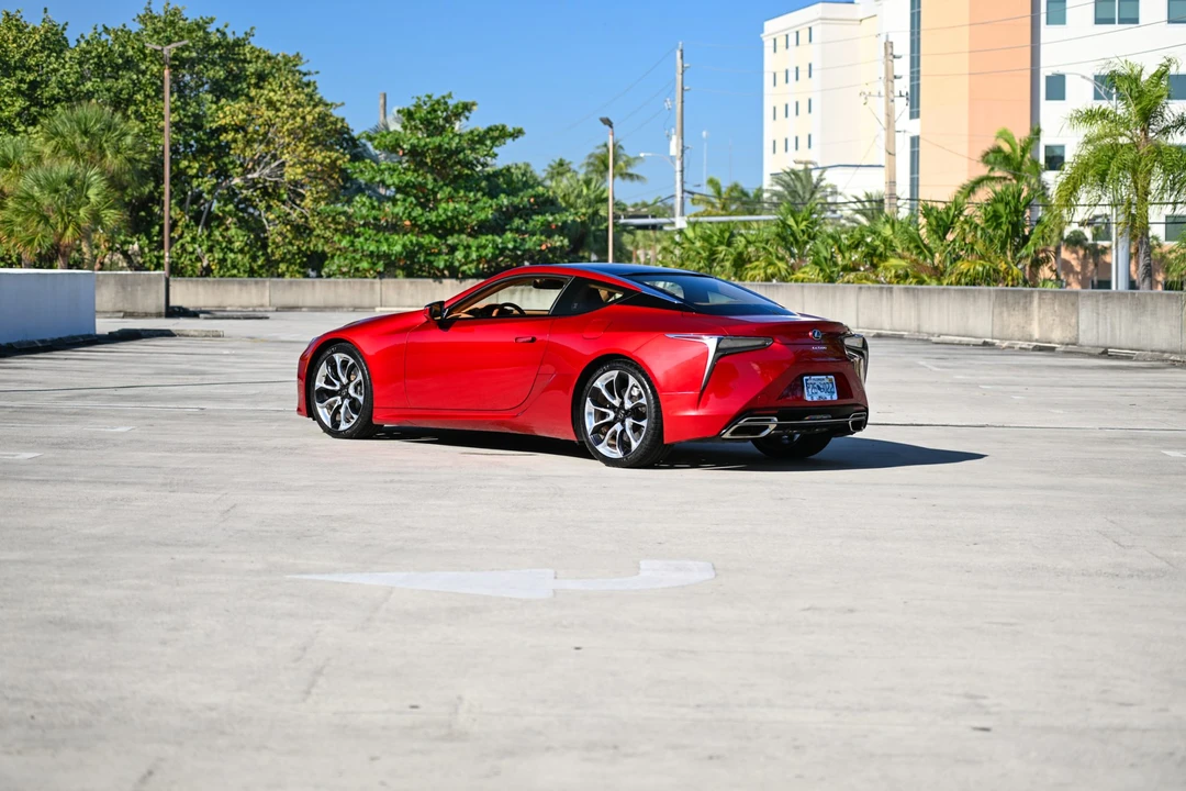 2018 Lexus LC - Image 26 of 31