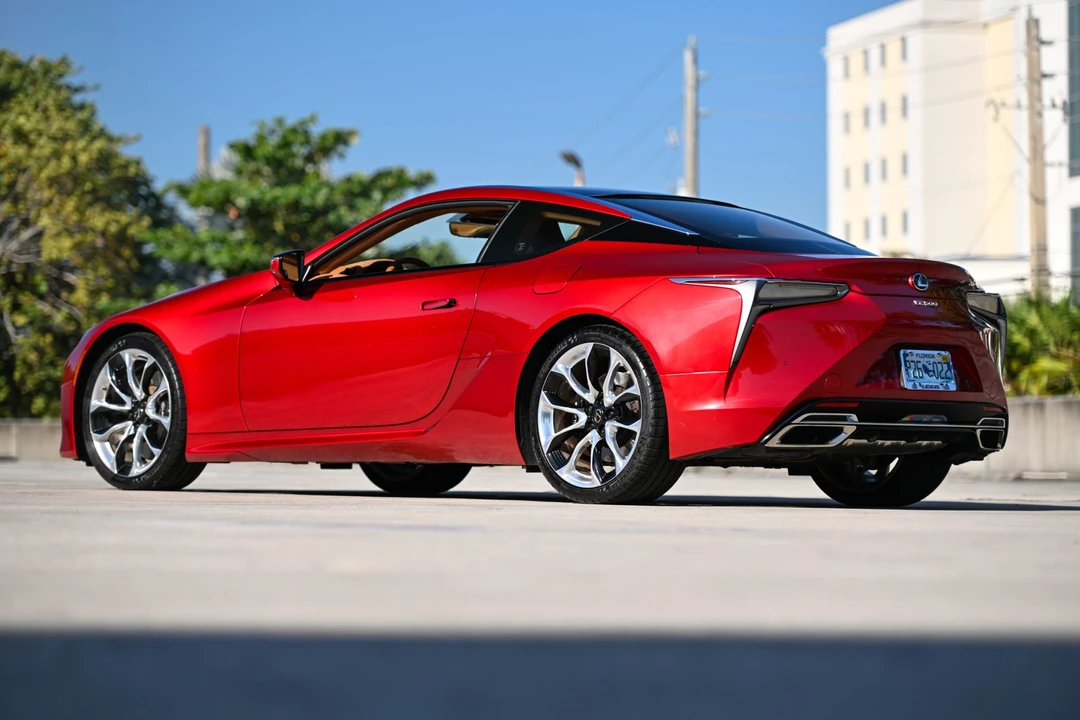 2018 Lexus LC - Image 28 of 31