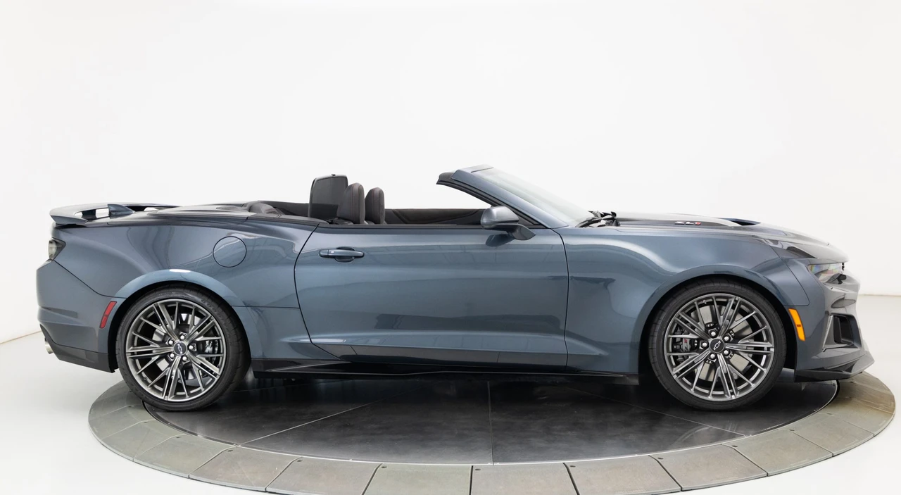 2023 Chevrolet Camaro ZL1 6th Gen - Image 14 of 31
