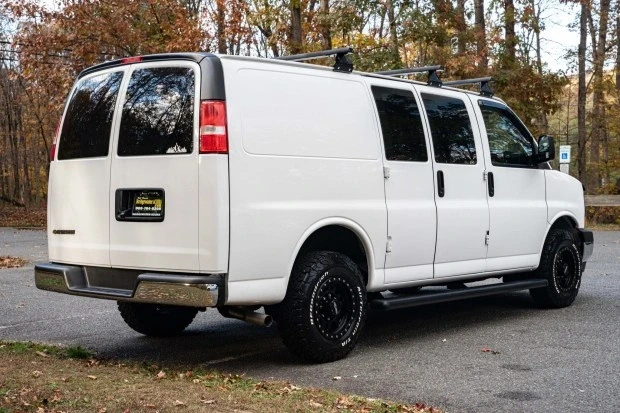 2023 Chevrolet Express - Image 2 of 8