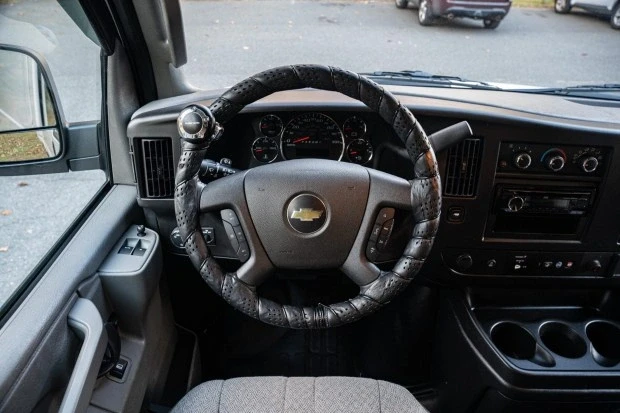 2023 Chevrolet Express - Image 5 of 8