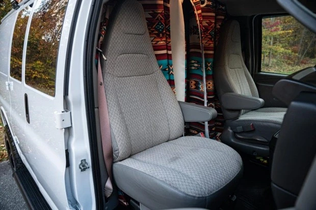 2023 Chevrolet Express - Image 4 of 8