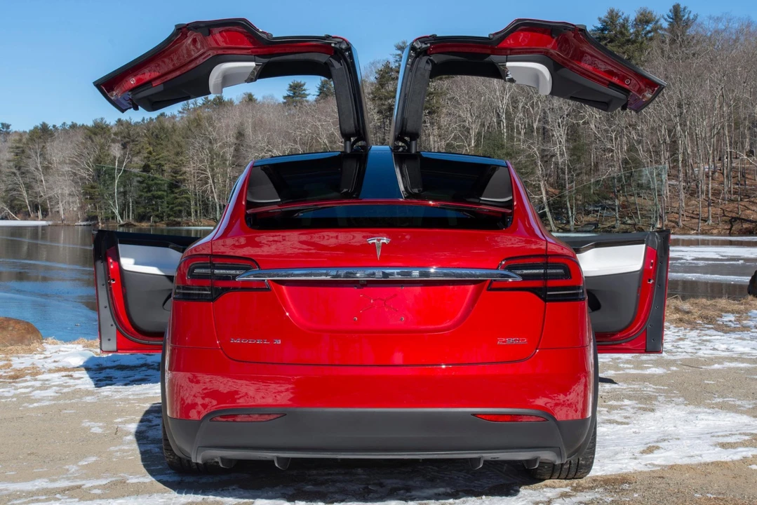 2016 Tesla Model X - Image 18 of 31