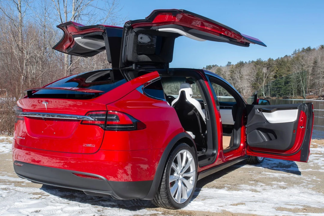 2016 Tesla Model X - Image 17 of 31