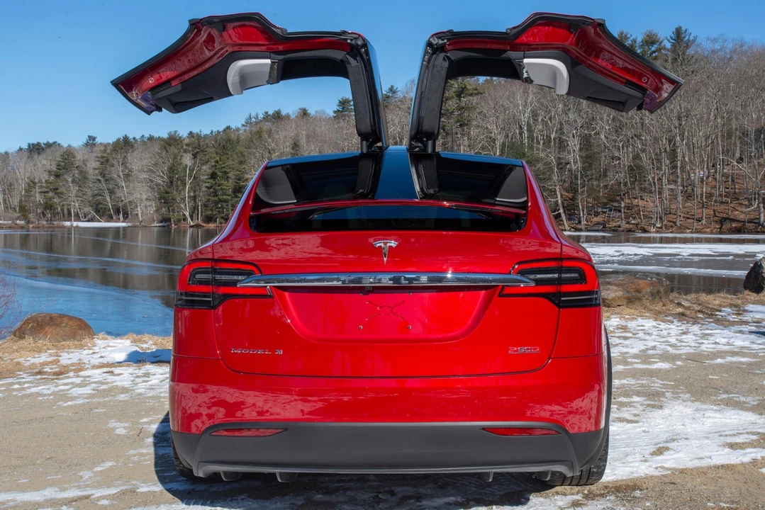 2016 Tesla Model X - Image 19 of 31
