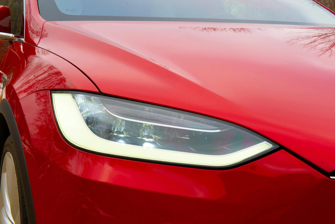 2016 Tesla Model X - Image 25 of 31