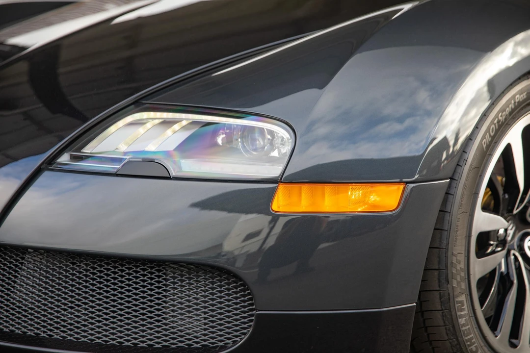 2010 Bugatti Veyron - Image 16 of 31
