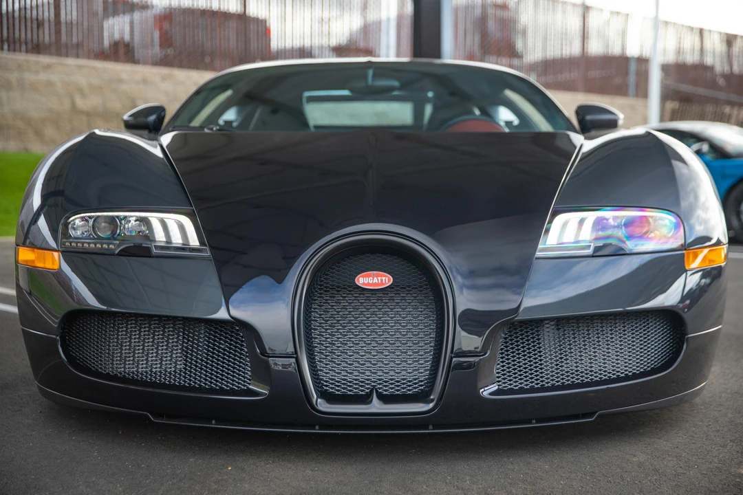 2010 Bugatti Veyron - Image 11 of 31