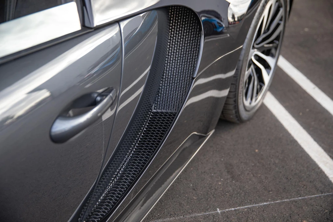 2010 Bugatti Veyron - Image 19 of 31