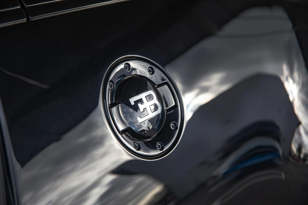 2010 Bugatti Veyron - Image 20 of 31