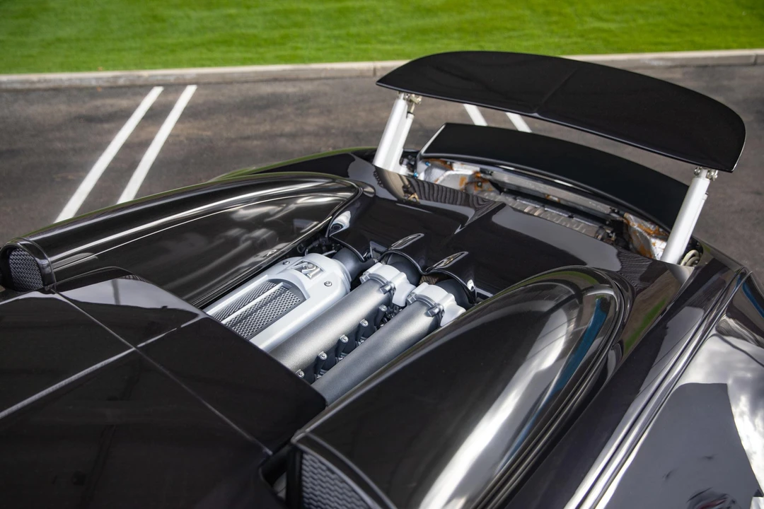 2010 Bugatti Veyron - Image 24 of 31