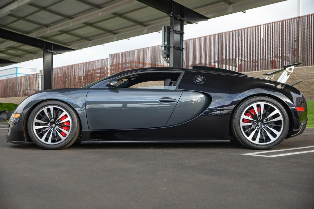 2010 Bugatti Veyron - Image 5 of 31