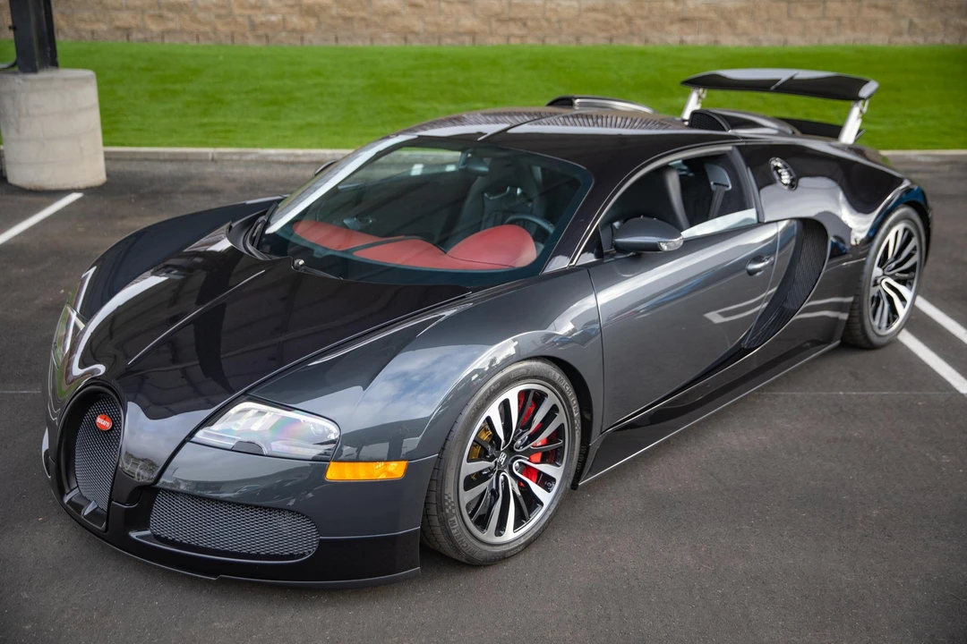 2010 Bugatti Veyron - Image 2 of 31