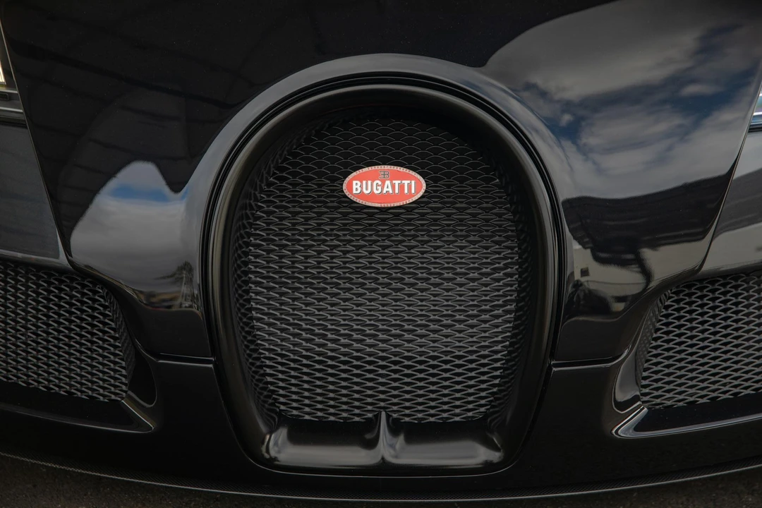 2010 Bugatti Veyron - Image 14 of 31
