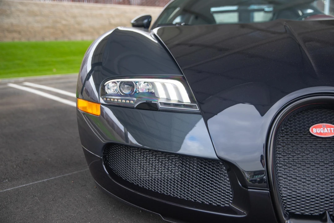 2010 Bugatti Veyron - Image 12 of 31