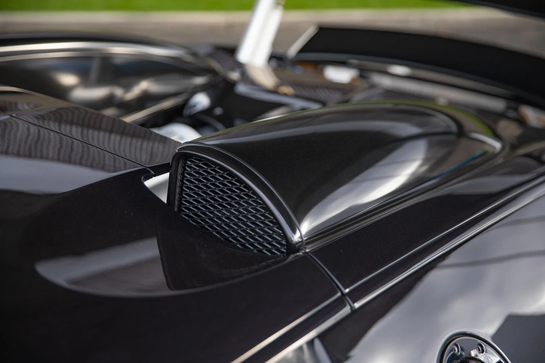 2010 Bugatti Veyron - Image 23 of 31