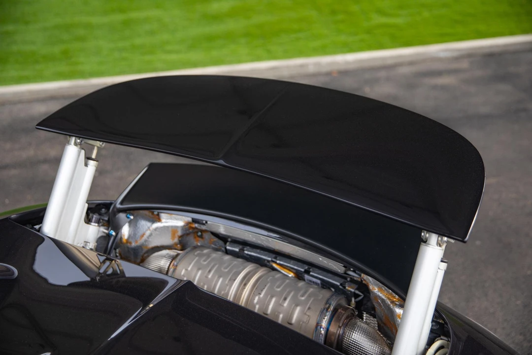2010 Bugatti Veyron - Image 25 of 31