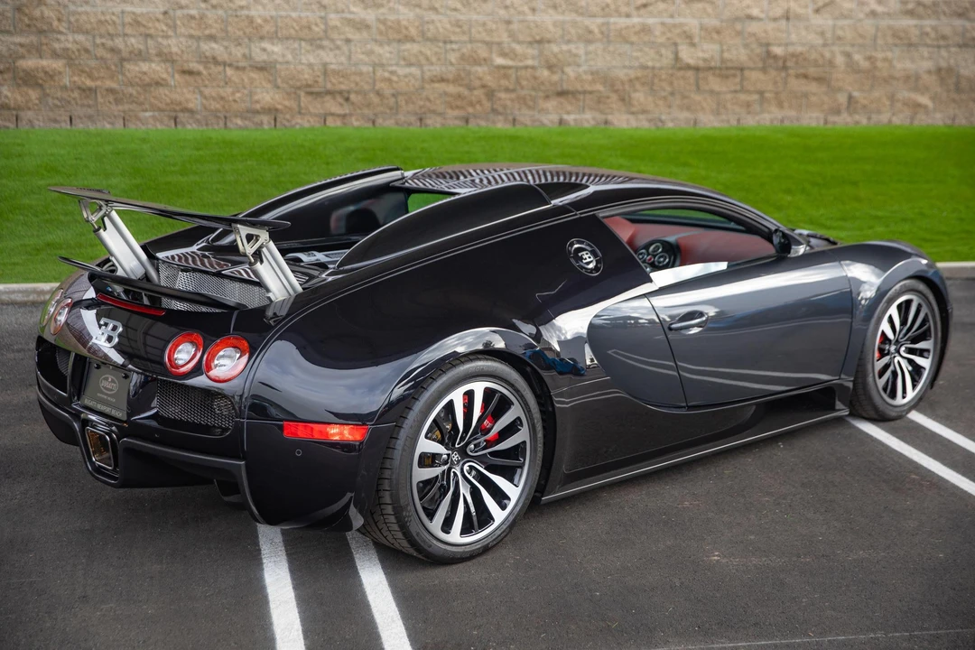 2010 Bugatti Veyron - Image 8 of 31