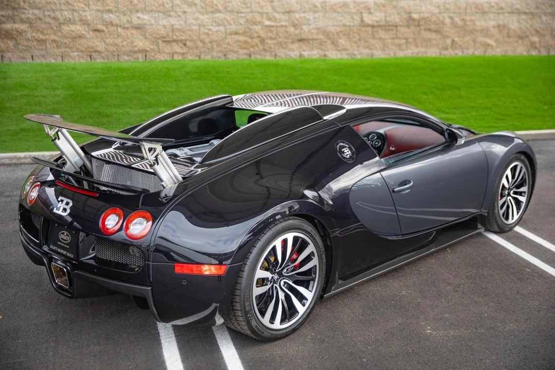 2010 Bugatti Veyron - Image 7 of 31