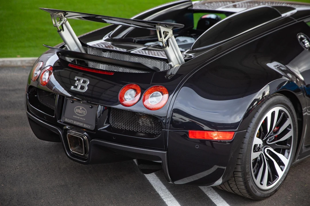 2010 Bugatti Veyron - Image 30 of 31