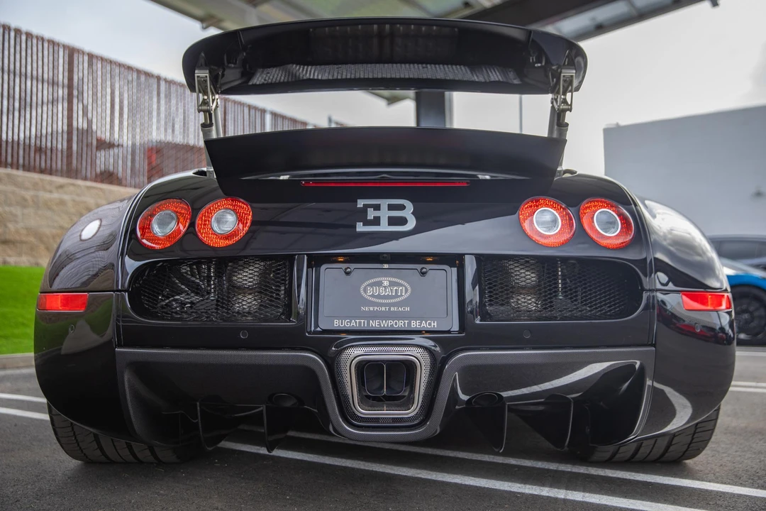 2010 Bugatti Veyron - Image 6 of 31