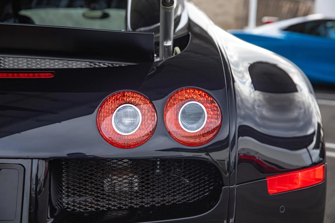 2010 Bugatti Veyron - Image 29 of 31