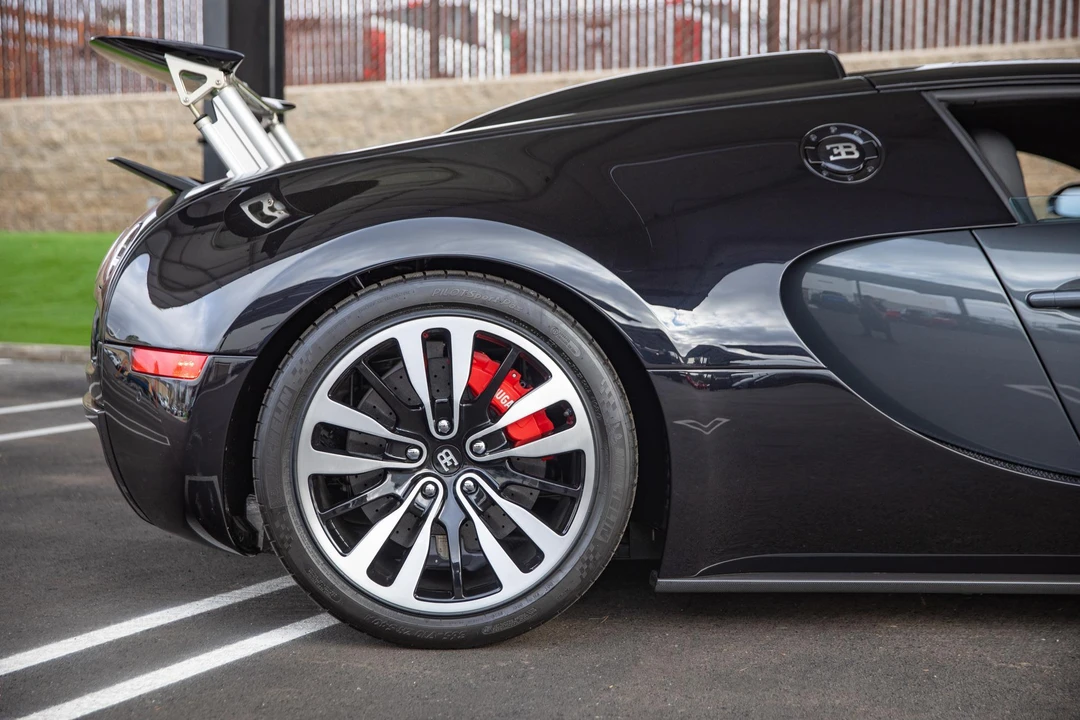 2010 Bugatti Veyron - Image 31 of 31