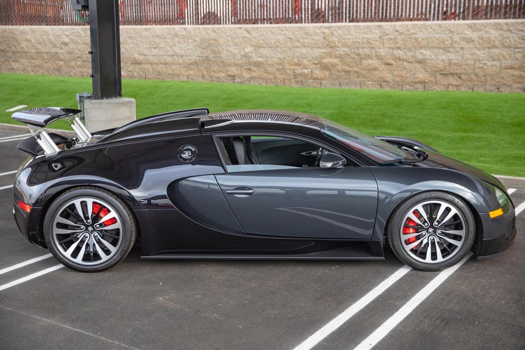 2010 Bugatti Veyron - Image 10 of 31