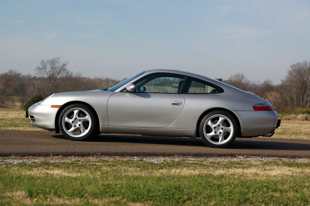 2001 Porsche 996 Carrera - Image 8 of 31