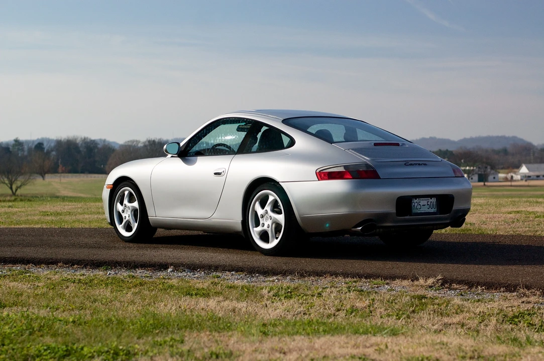 2001 Porsche 996 Carrera - Image 10 of 31