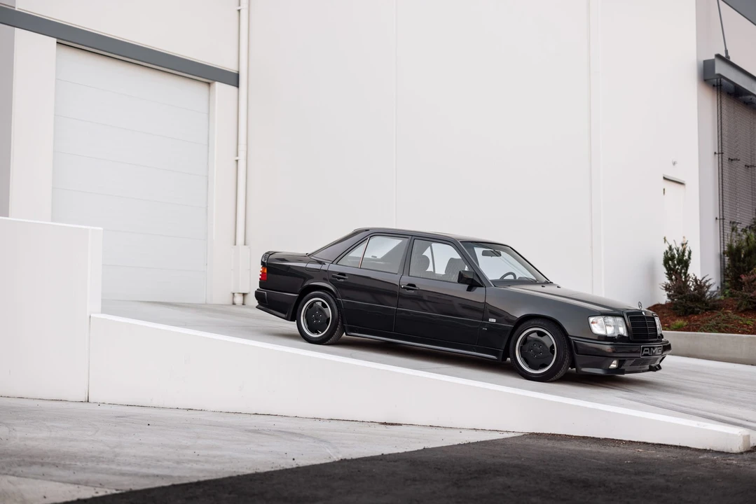 1990 Mercedes-Benz W124 E-Class - Image 2 of 31