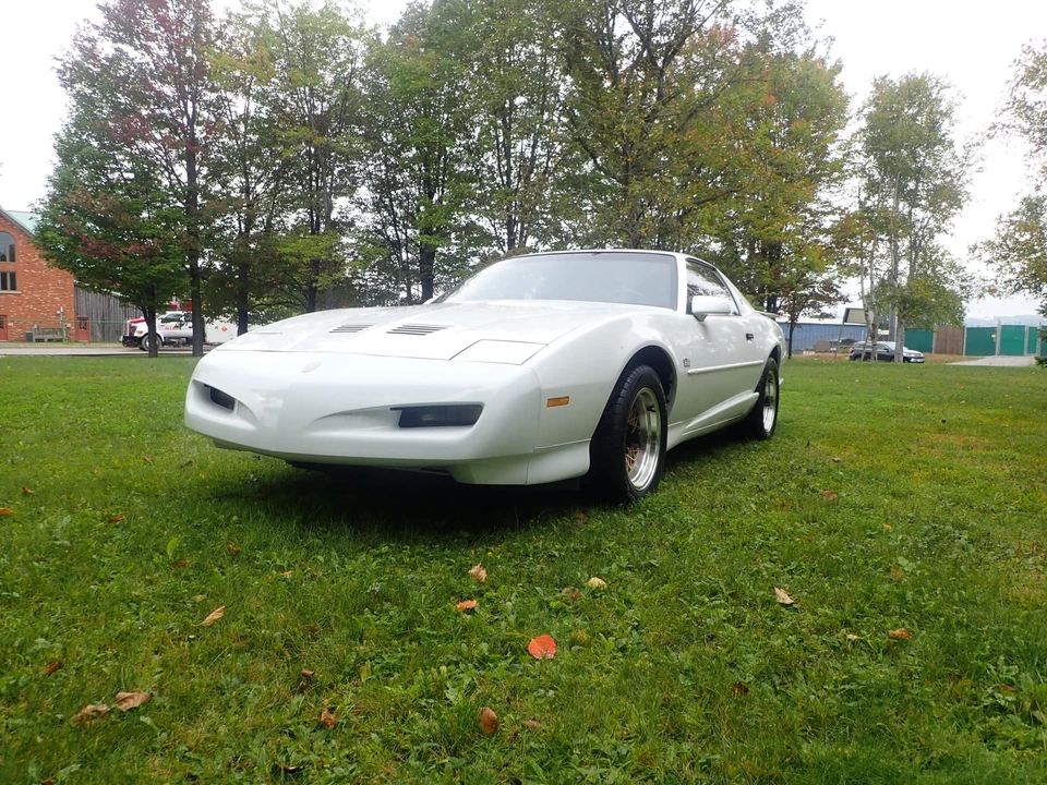 1992 Pontiac Firebird Trans Am 3rd Gen - Image 13 of 31