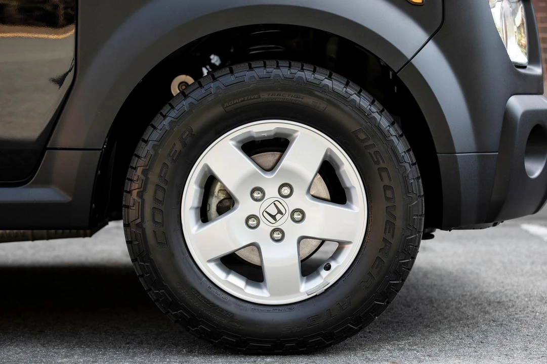 2005 Honda Element - Image 18 of 31