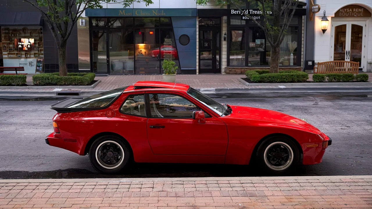 1984 Porsche 944 - Image 28 of 31