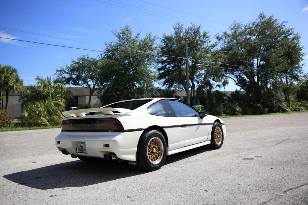 1988 Pontiac Fiero GT - Image 21 of 31