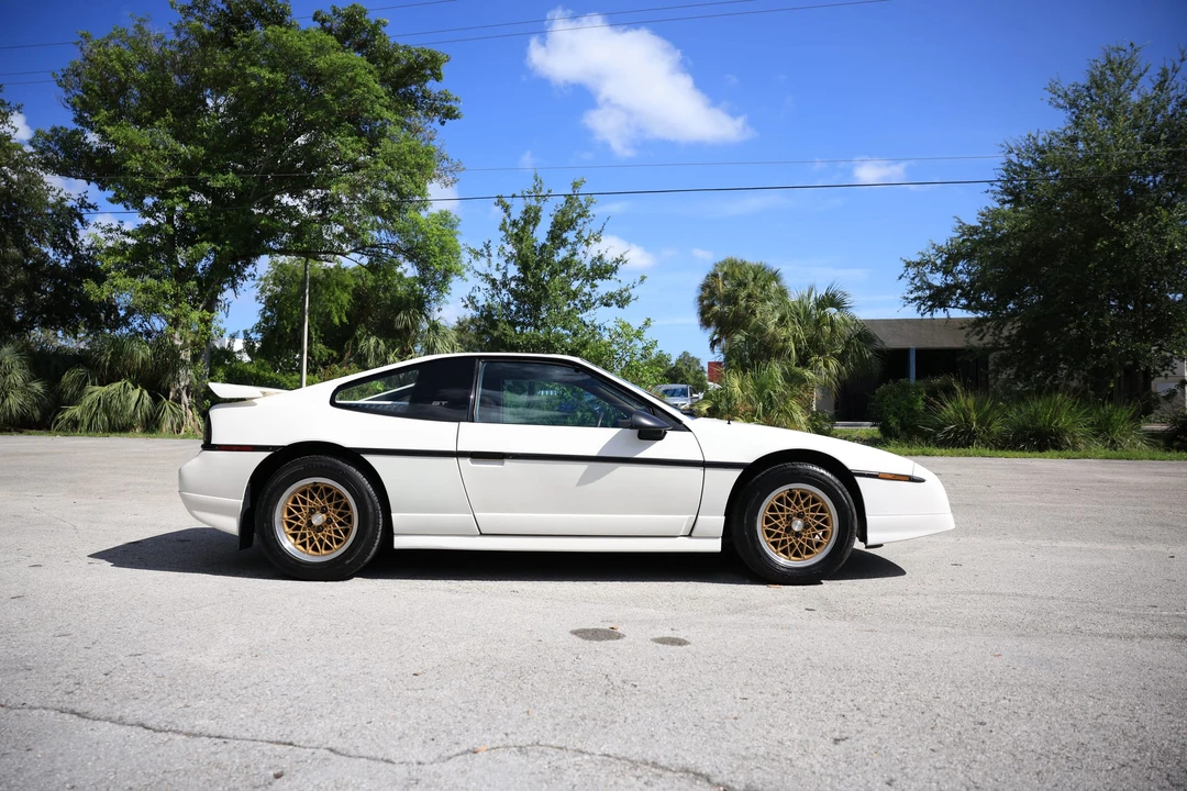 1988 Pontiac Fiero GT - Image 17 of 31