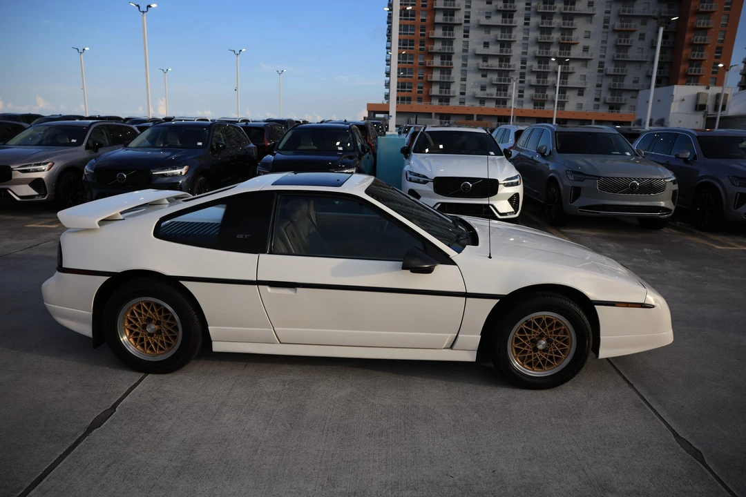 1988 Pontiac Fiero GT - Image 18 of 31